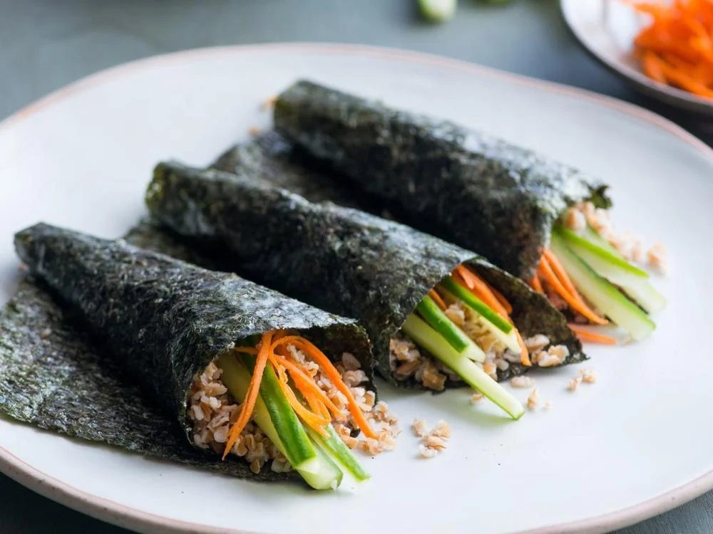 Yaki sushi nori  / roasted seaweed / dark green