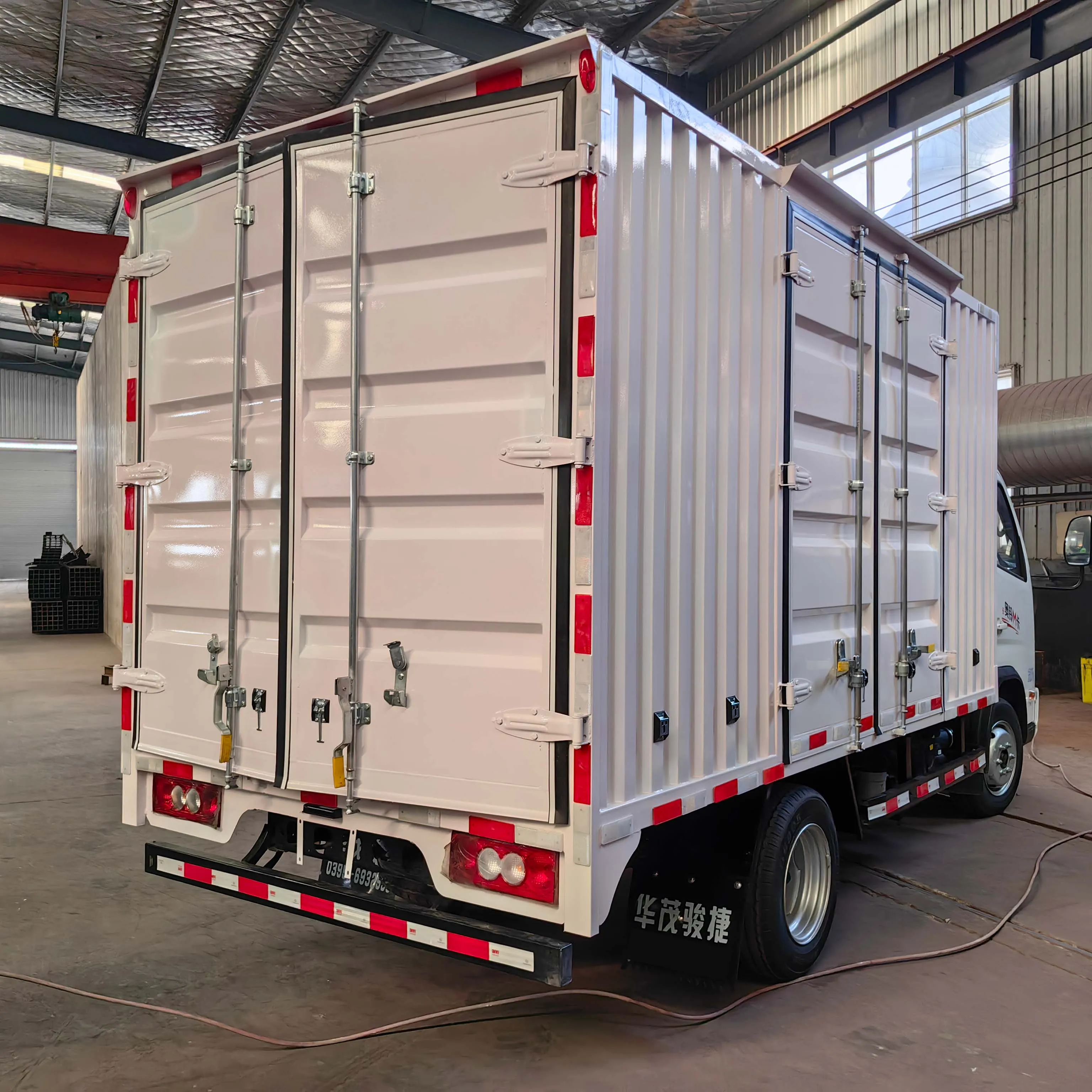 Ex-factory price HMJJ 260P 5-10 tons minivan 4x2 box truck sold