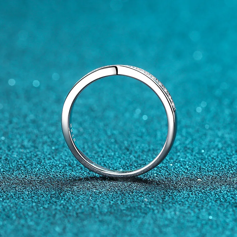 Stylish and Minimalist 925 Silver Fine Jewelry Ring with Moissanite for Women