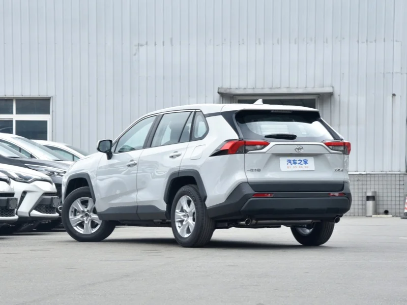 Бензиновый автомобиль Toyota RAV4 5 мест внедорожник экспортный