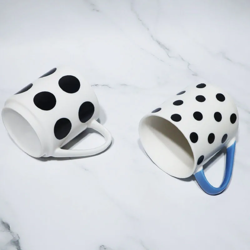 Made in China Shop Promotional Custom Color Blue Handles Ceramic Mug/Marvel Comics Design Circle Ceramic Mug with Color Handle