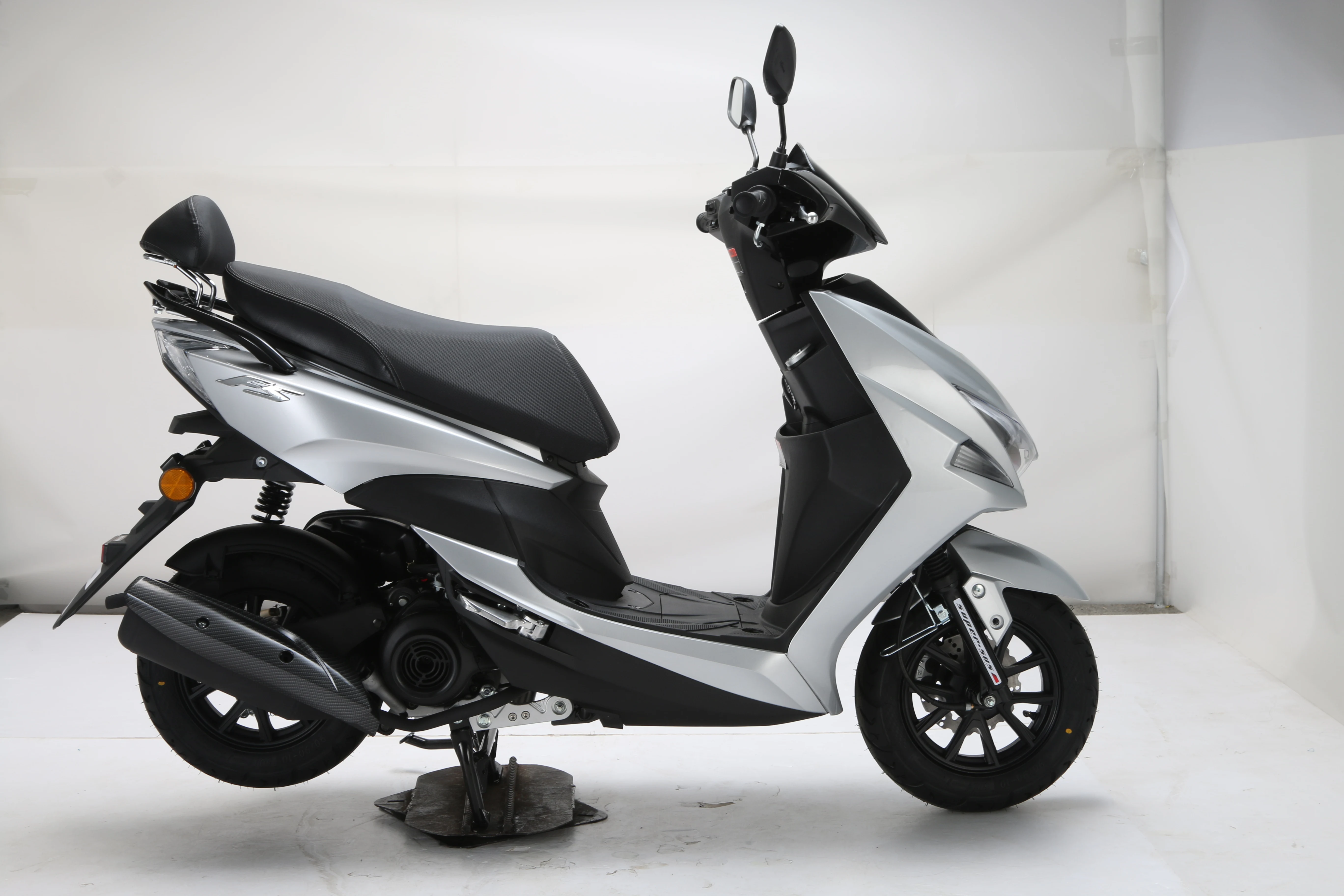 Factory Direct Sale Promotional Gas Powered Gas Scooters 150cc Scooter Gasoline Scooter Adult
