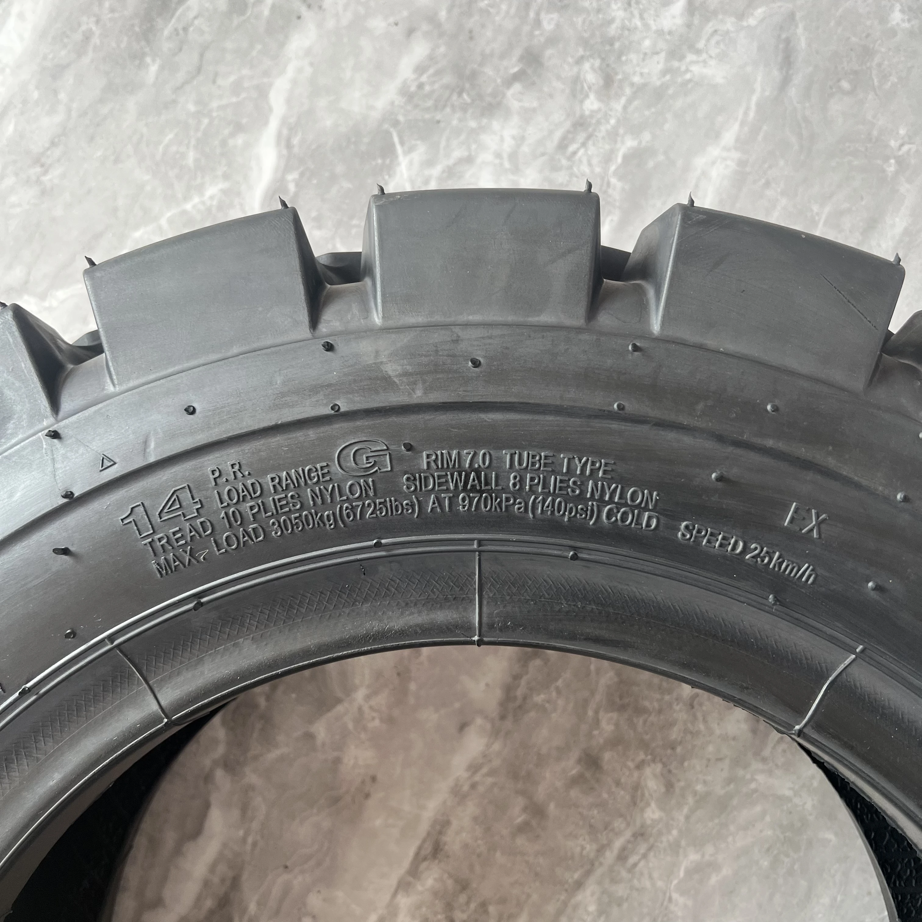 massive tread block forklift tyre  pneumatic tires 6.00/7.00-9 7.00-12
