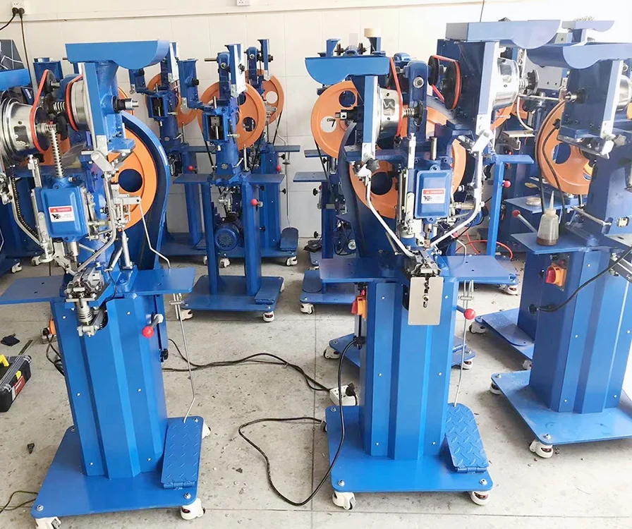 Factory wholesale Automatic Button Hole Sewing Machine Industrial Button Making Machine Pneumatic Eyelet Machine