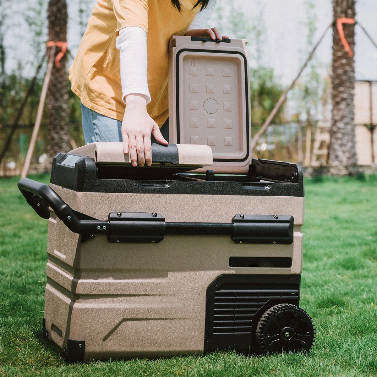 MU New TAW35 35L Durable Wheels Solar Power Car Camping Fridges Freezer With Detachable Battery For Home Truck