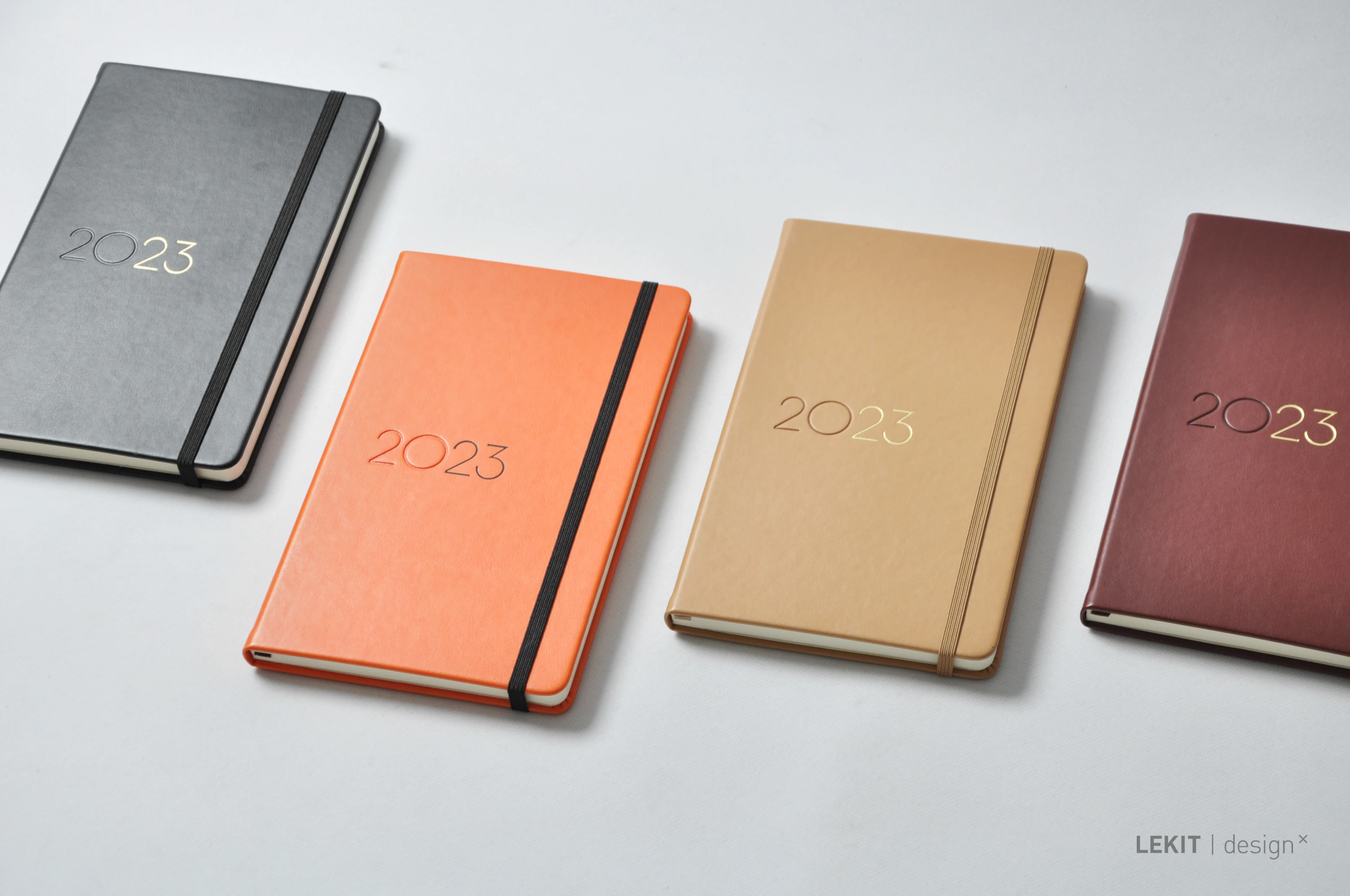 Manufacture Customizable FSC-Certified Paper Notebook PU Leather Deboss Golden Logo Diaries Journals Notebooks 2023 Planners