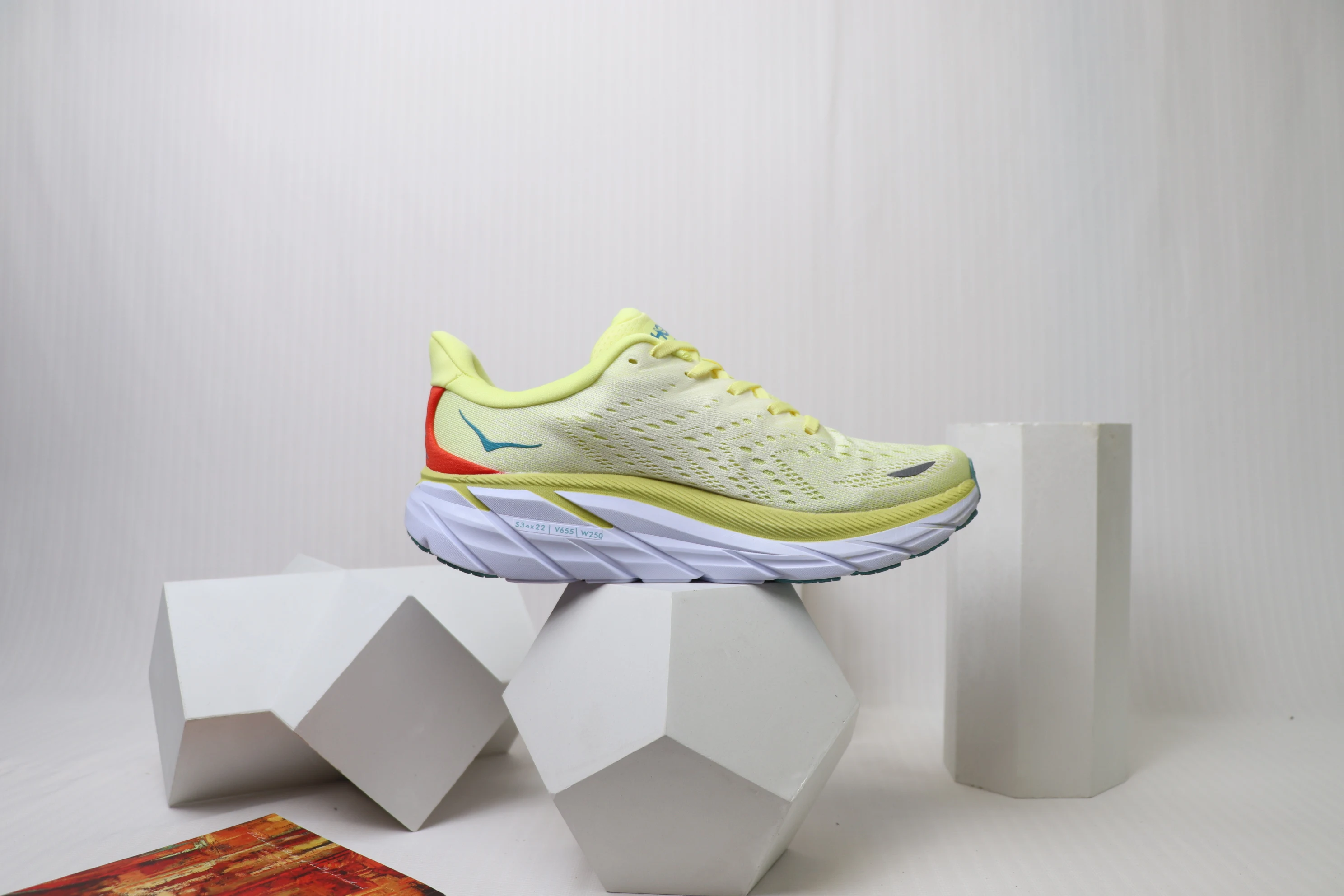 lightweight cushioned and bounceback to enhance running propulsion and create a new running Top quality New HOKAS Clifton 8