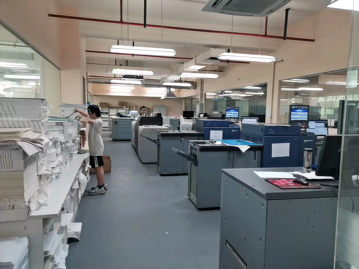 Good quality custom magazine printing perfect binding magazine