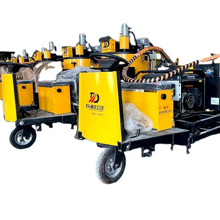 Efficient self driving or traction asphalt crack sealing machine for handling road crack joints