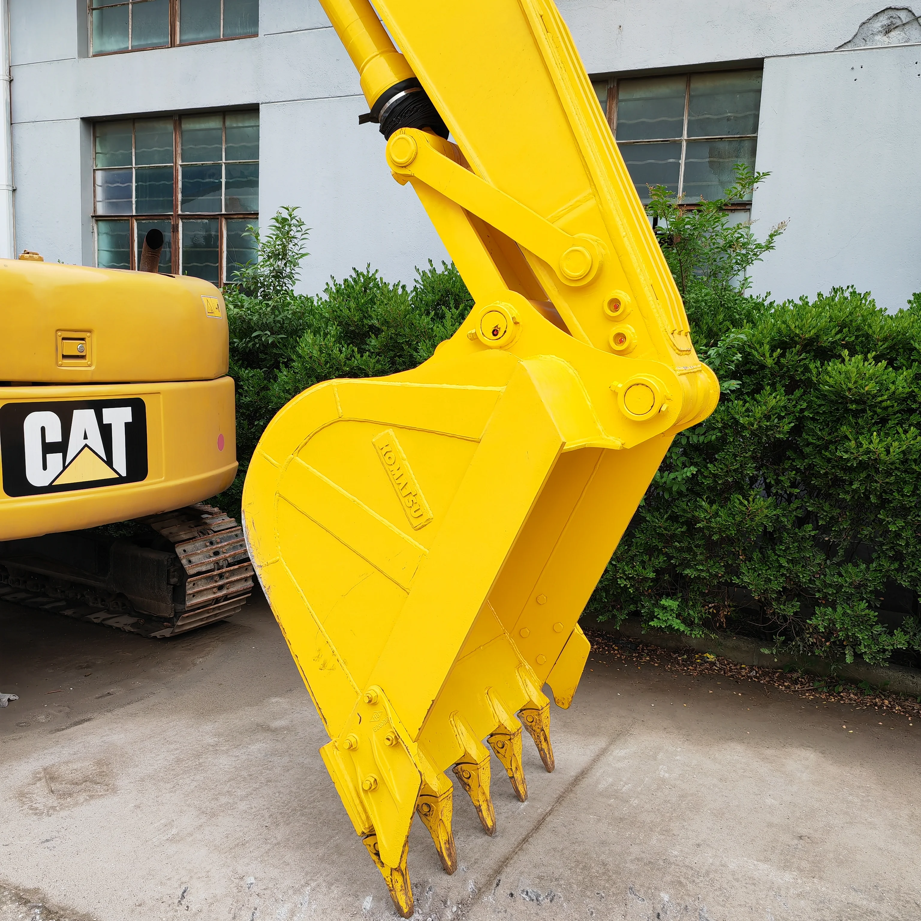 High quality KOMATSU PC200-8 used crawler excavator Japan