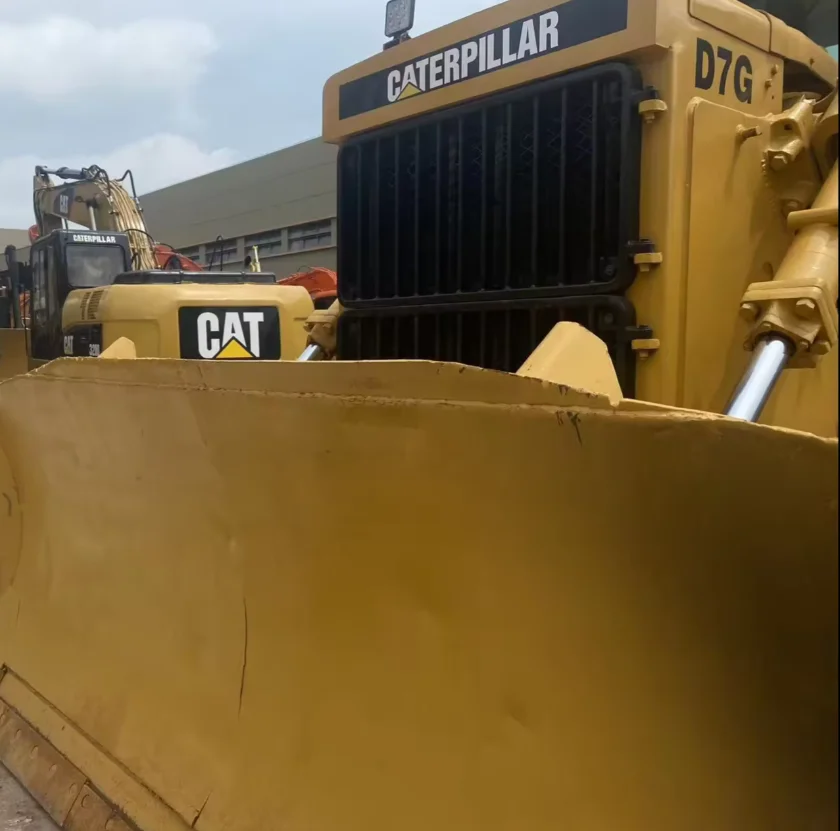 Бульдозер для кошек D7G/D6M/D6R/D5H дешевая цена продажи в Шанхае с приводом на гусеничных грузовиках