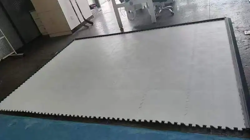 Ice rink stopper and edge synthetic ice rink Barriers