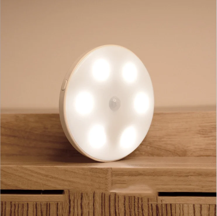 Комнатный светодиодный ночник с полимерным аккумулятором и маленьким датчиком движения