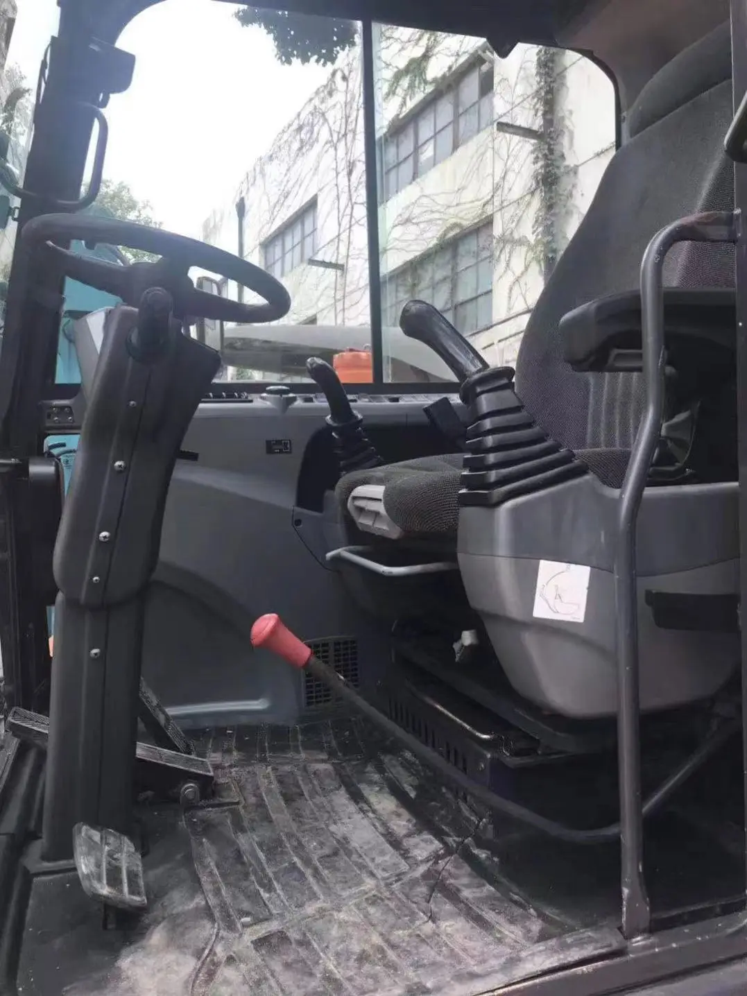 Used 6 ton earth-moving machinery engineering construction machinery Doosan DX60W wheel excavator