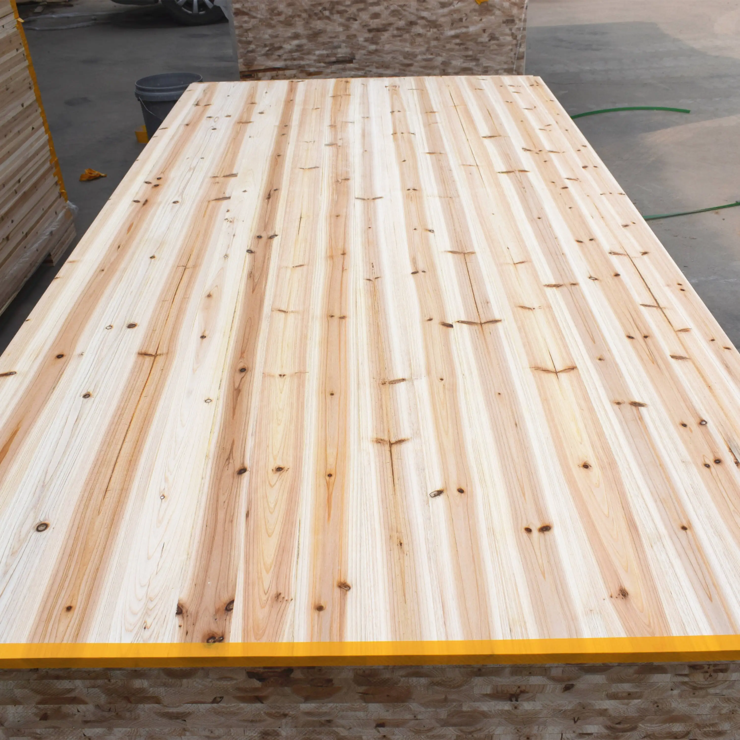 Ароматические склеенные доски с красным кедровым краем на заказ