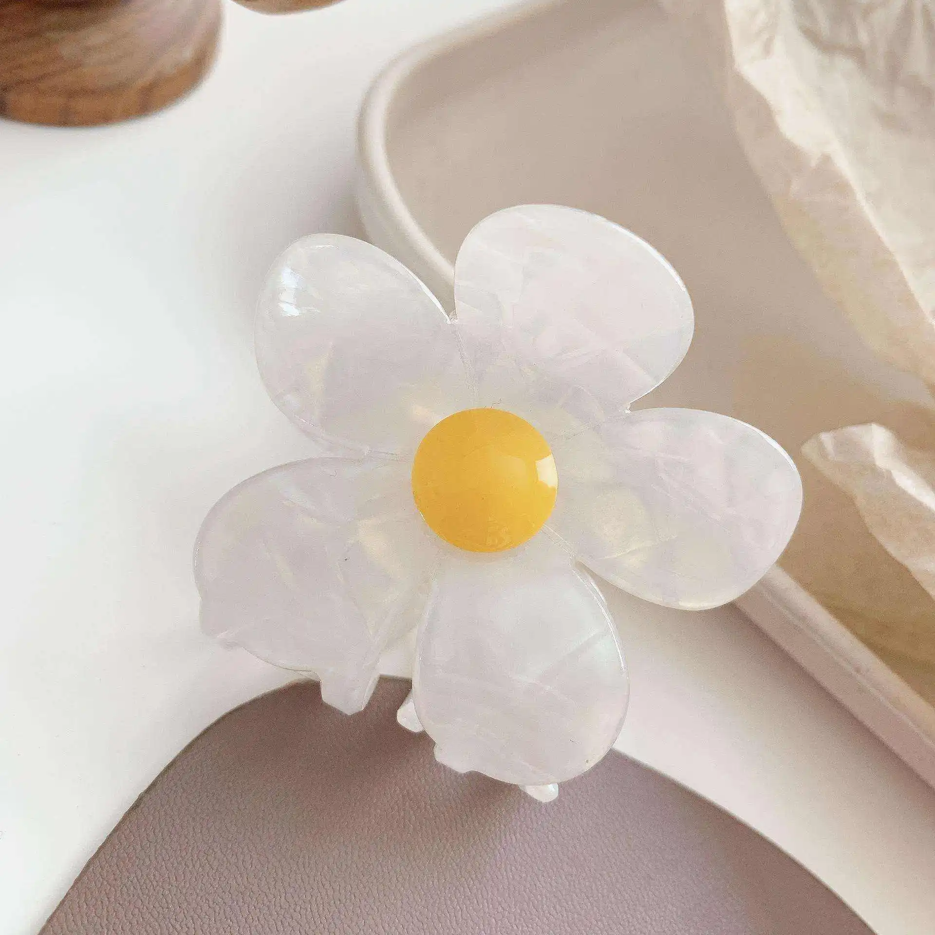 2024 Trending Beauty Products Acetate White Flower Hair Claw Hair Clips Hair Accessories For Girls