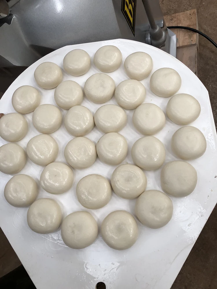 Маленькая машина для производства хлеба формовочная теста