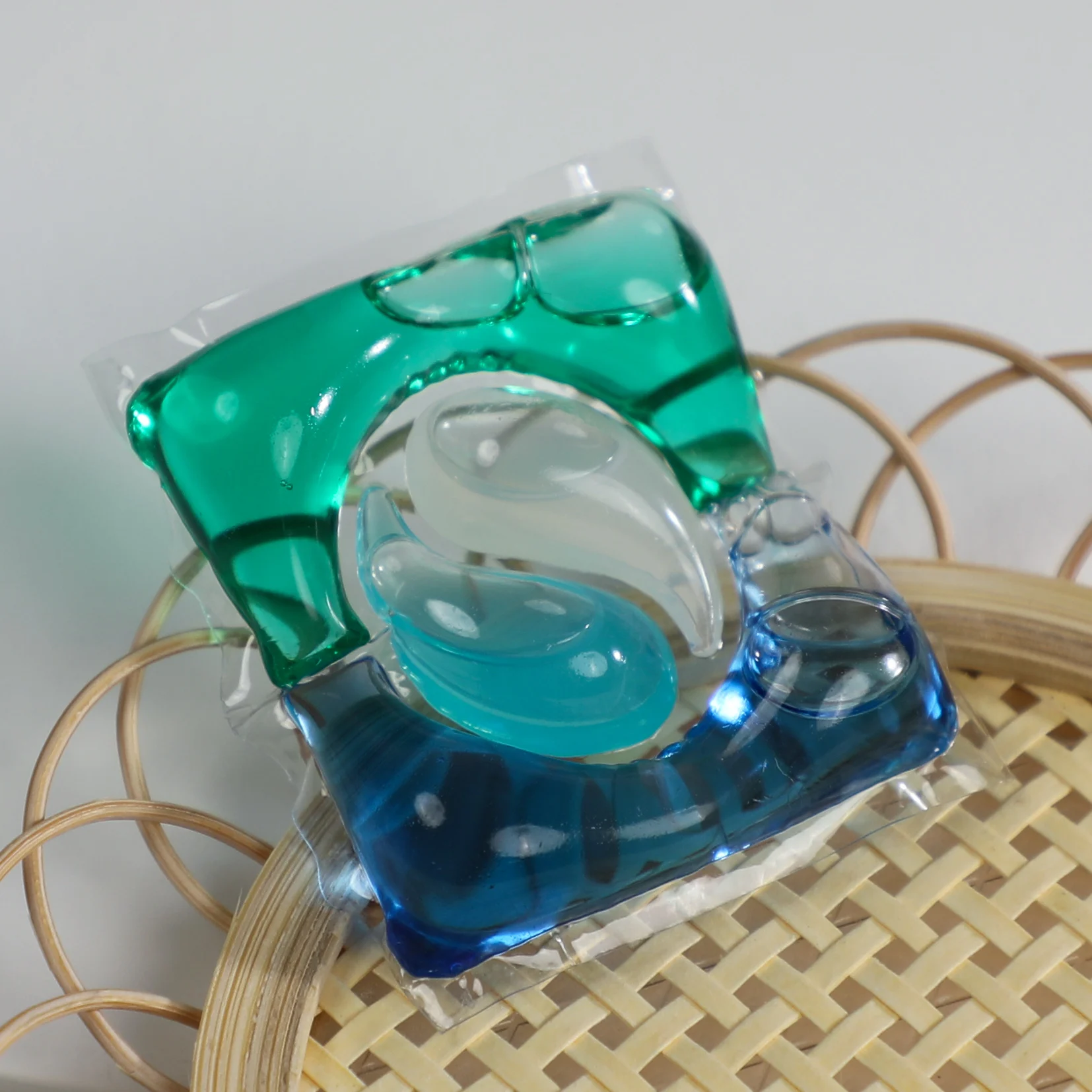 Brand pods 4-in-1 laundry detergent washing capsules detergent beads organic laundry pods manufacturer OEM/ODM