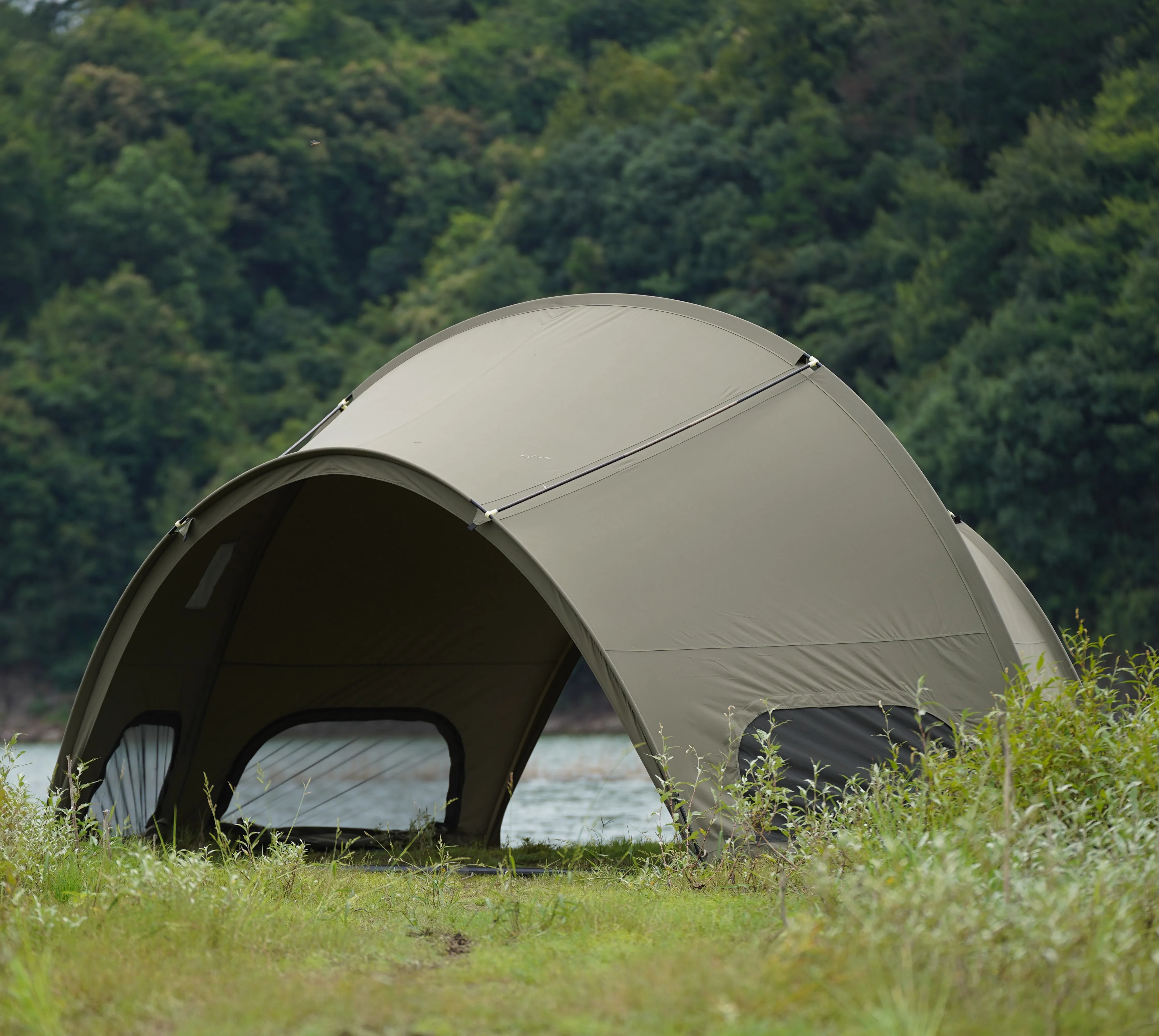 Outdoor Portable Camping Picnics Astronaut Tent Rainproof and Windproof Tactical Shade Shelter Hemispherical Tent