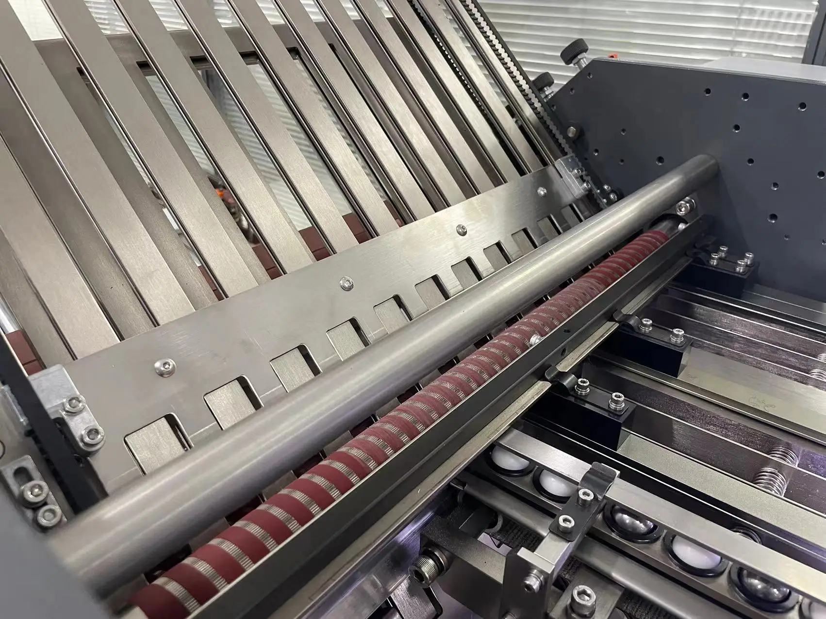 High Quality Stable Performance Flatten Flattening Paper Folding Machine Printing Company 180 M/min Production Capacity