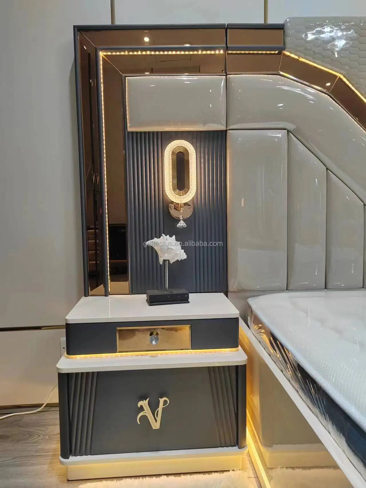 2024 luxury king size mirror headboard elegant bedroom furniture set classic luxury royal classic home bedroom furniture