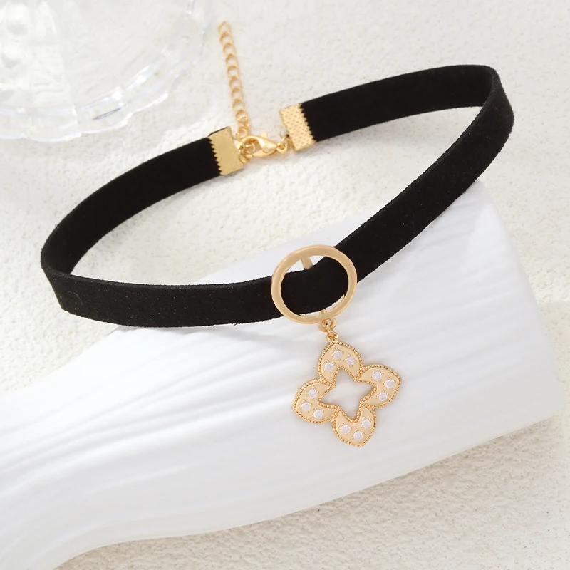 CDD New Punk Black Cotton Rope Choker for Women Inlaid Zircon Four Leaf Clover Charm Necklace Gothic Jewelry