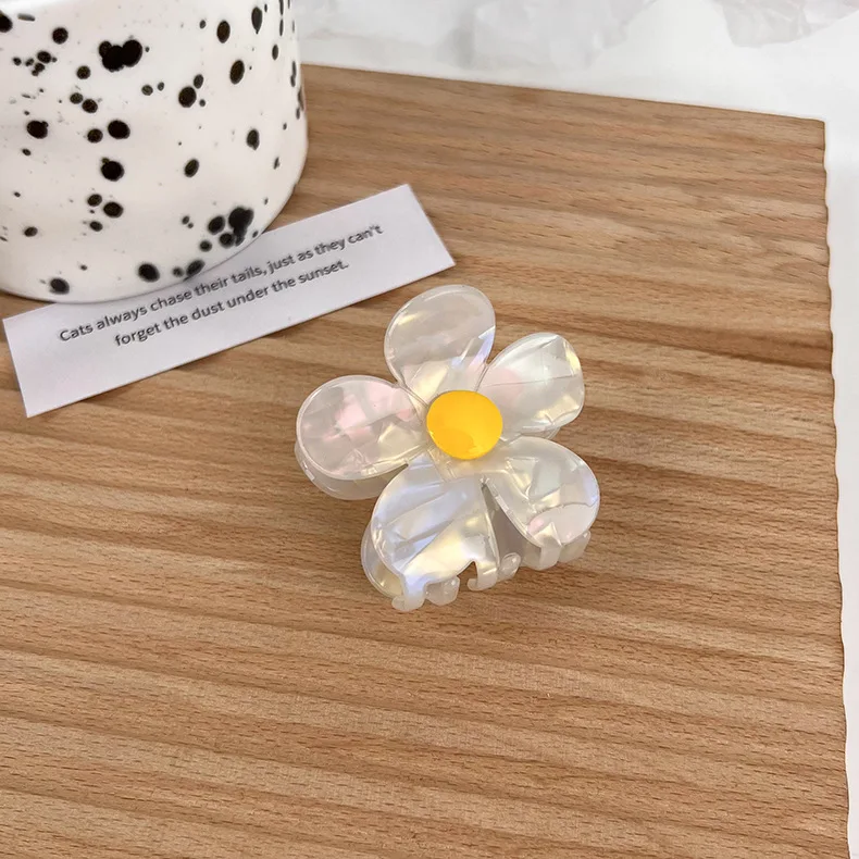 2023 Hot Selling Fresh Sweet Style Acetate White Flower Hair Claw Hair Clip Hair Accessory for Girls