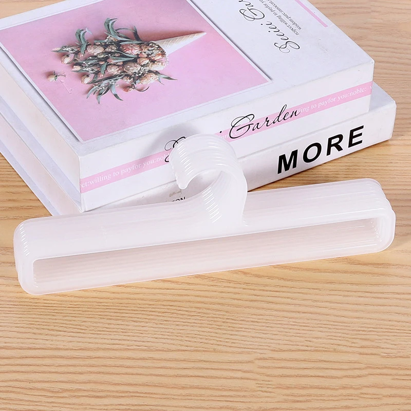 Cross-Border Retail Silk Scarf Display Hanger Square Perchas for Towel Storage Rack Plastic Tie Towel Stand for Scarf Shop