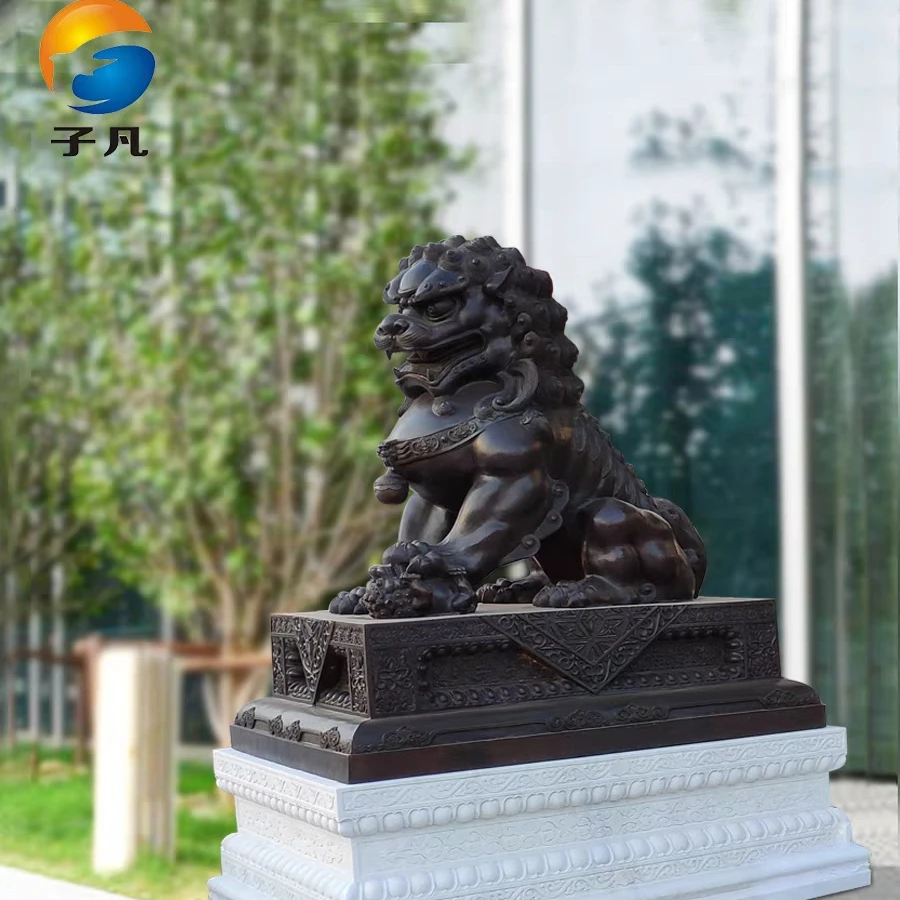Powerful Copper Lion Brass Chinese Traditional Style Outdoor Garden Decoration Hand Carved