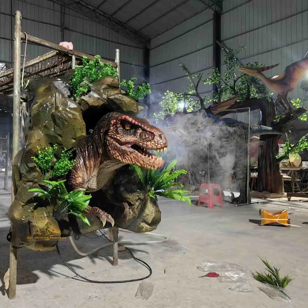 Animatronic Animals Realistic Animatronic Lifesize T-rex  Dinosaur Head Spray Smoke in Cave Covered by Plants