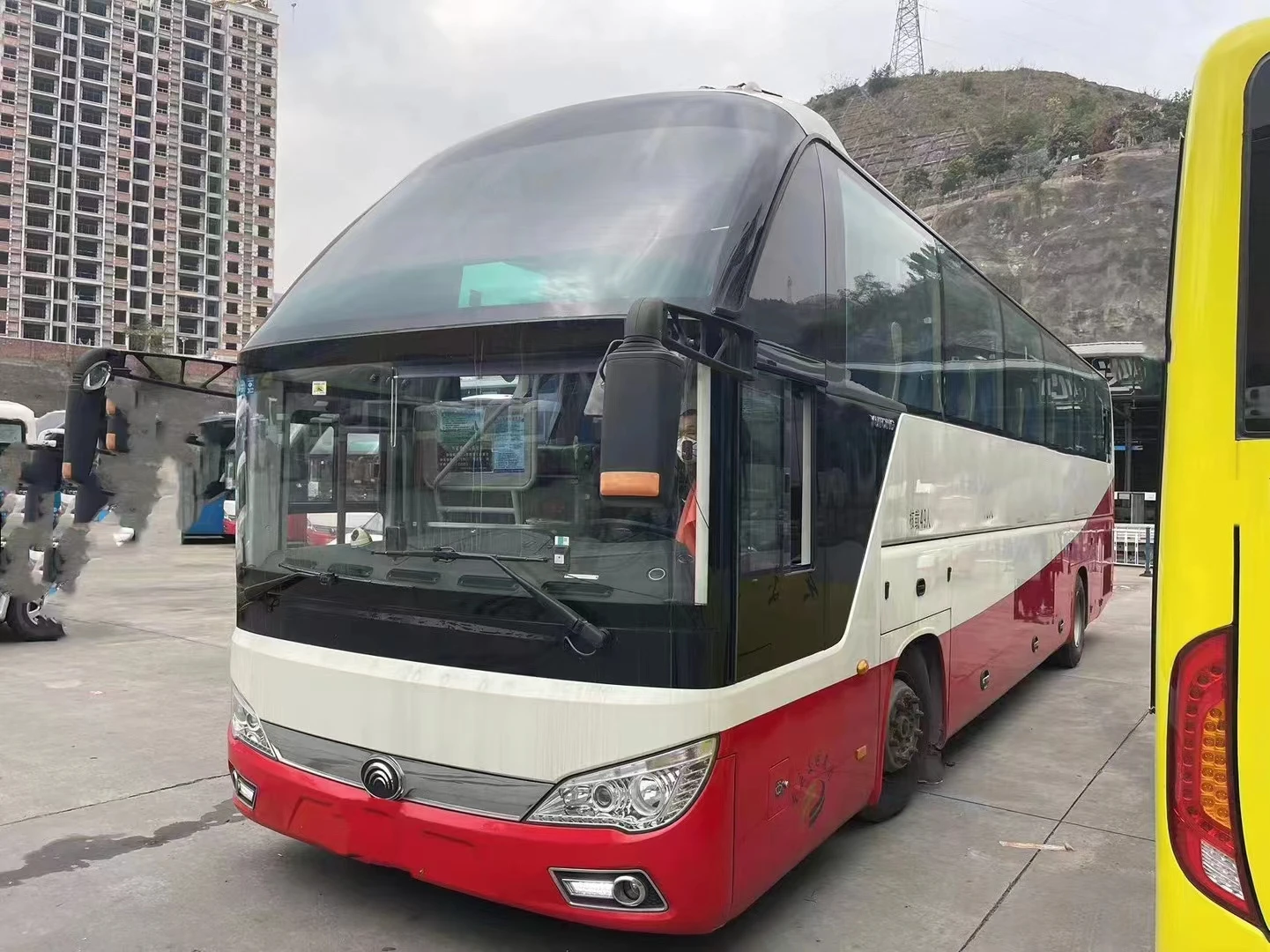 Подержанный автобусный дилер 2017 49 сидений Euro 5 Yutong Zk6122 подвеска подушки безопасности пассажирский автобус