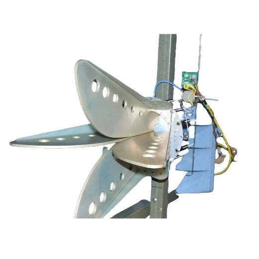 Boundary open dual polarized four ridge antenna