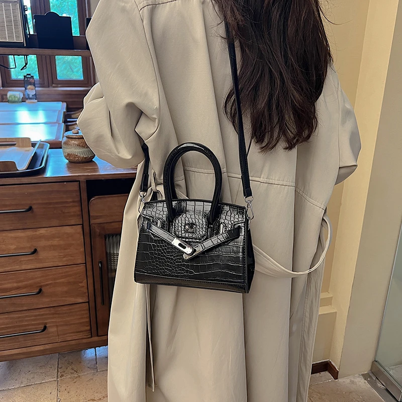 Crocodile Embossed Leather Handbag Luxury Designer Purse Elegant and Versatile Bag for Women Daily Use or Special Occasions