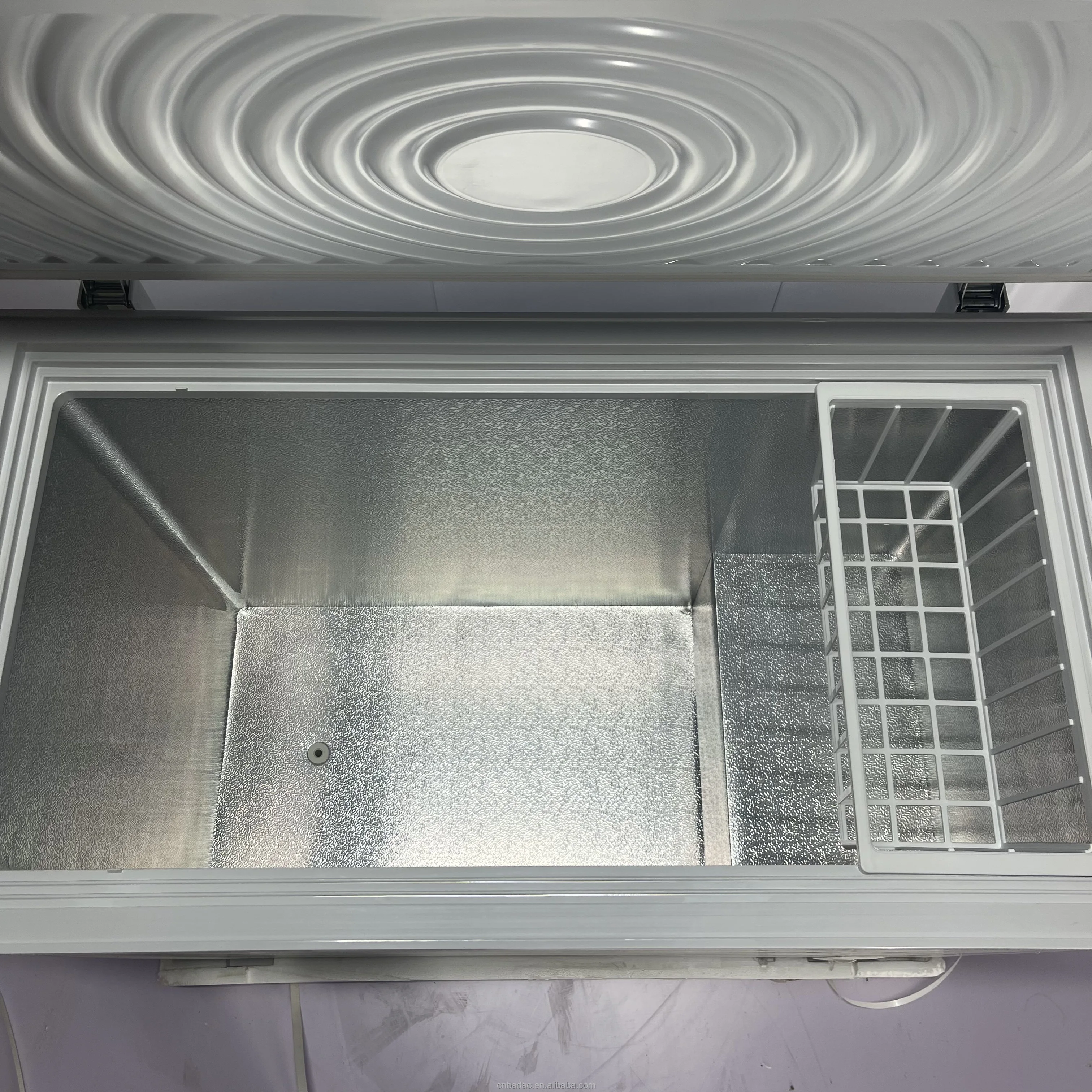 Hot selling Single Door Small Freezer Electric Larder Drinks Cabinet Small Freezers China Chest Type Small Freezer for Ice Cream