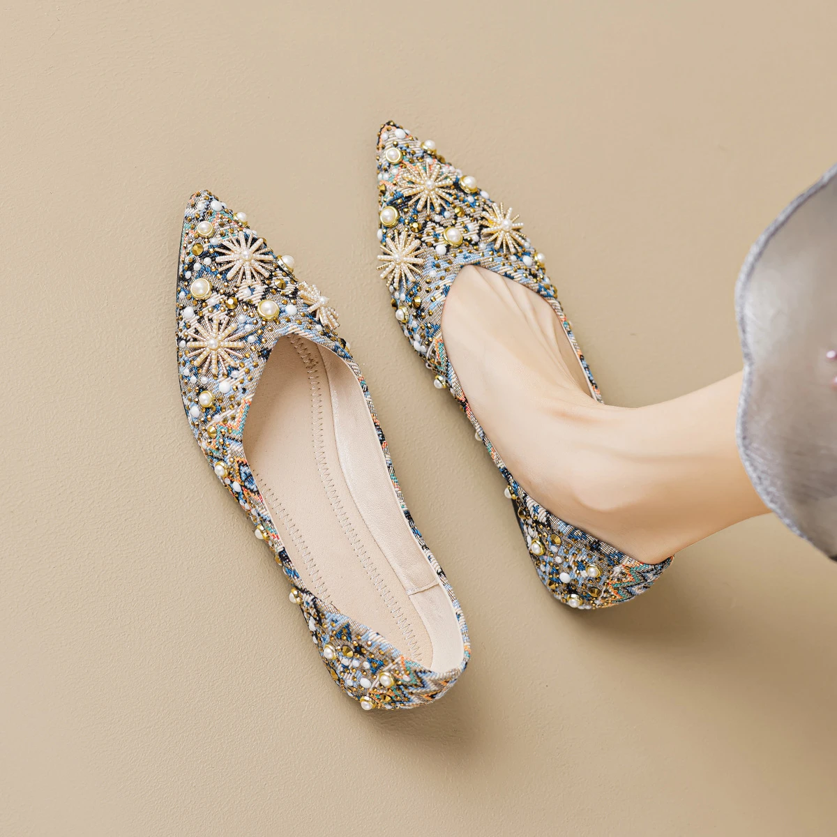 Size 35-43 New Fashion Ladies Women Flats Breathable Rhinestone Pointed Flat Shoes For Wedding