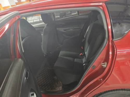 High Quality Second-Hand T-oyota Y-aris Petrol Engine SUV Cheap Electric FWD Van Wholesale Made China Dark Interior R15 Tire