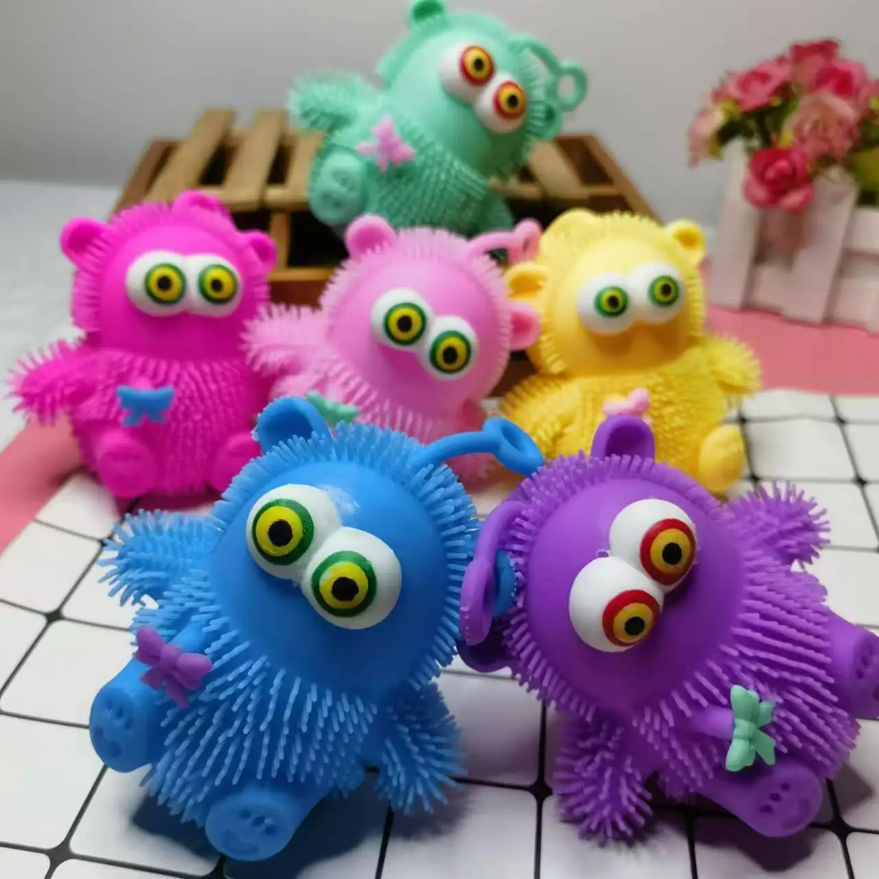 Manufacturers direct eye light bulb flash rabbit sit bear light furry ball eye ball relief ball