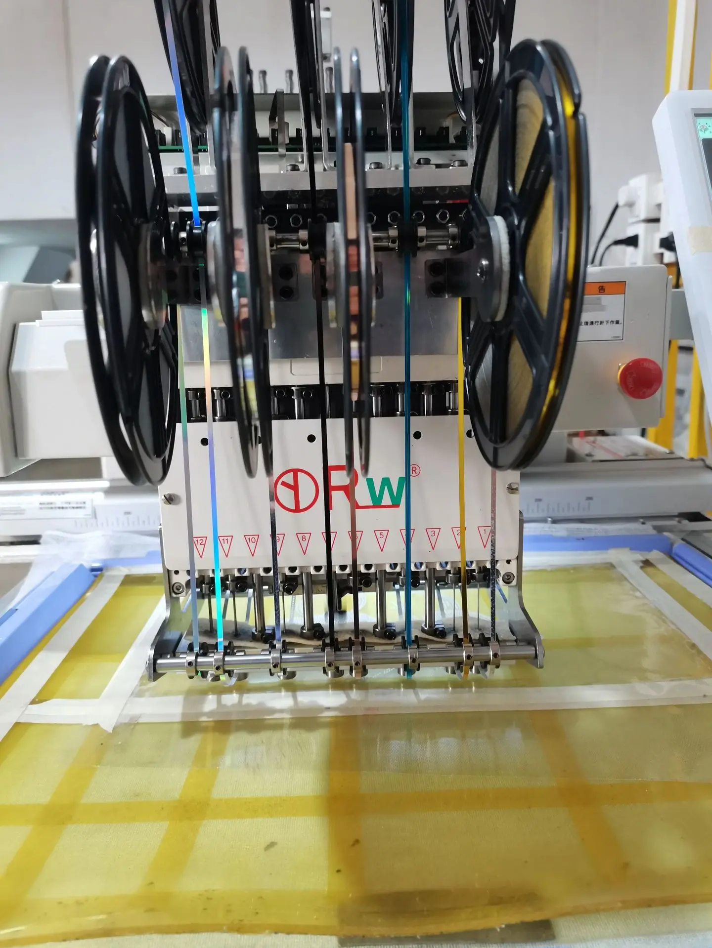 2022 Factory Direct 8 Needles T-shirt Single Head Computerized Embroidery Machine  Auto Commercial Embroidery Machine