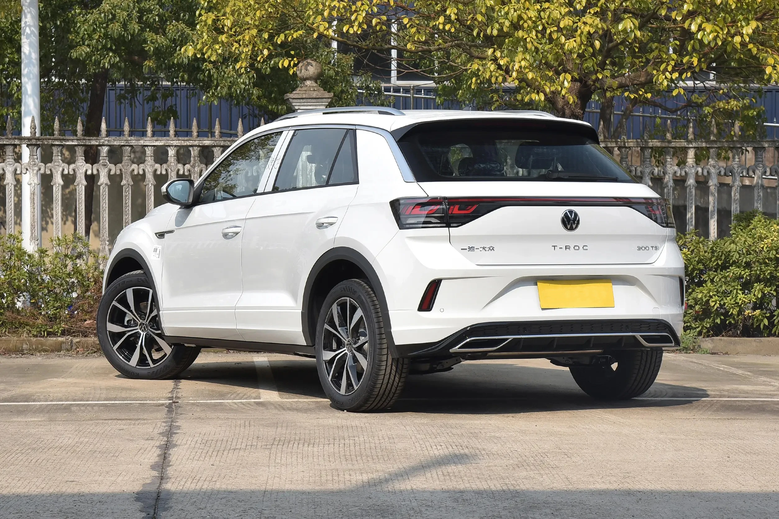 Хорошая производительность volkswagen t roc новые автомобили бензиновый автомобиль 250 нм 7 скоростей 200 км/ч компактный внедорожник 118 кВт 1 5 т 160Ps дверей мест