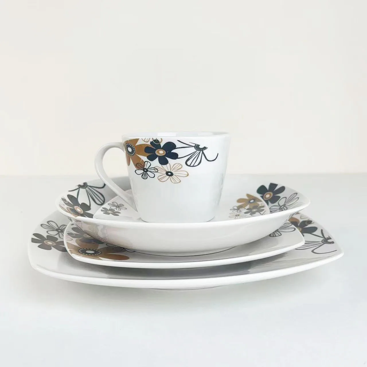 china Factory Personalized Restaurant Home Tableware Dinner Set Ceramic Fine Porcelain 24 pieces Flower Dinnerware Set For 6