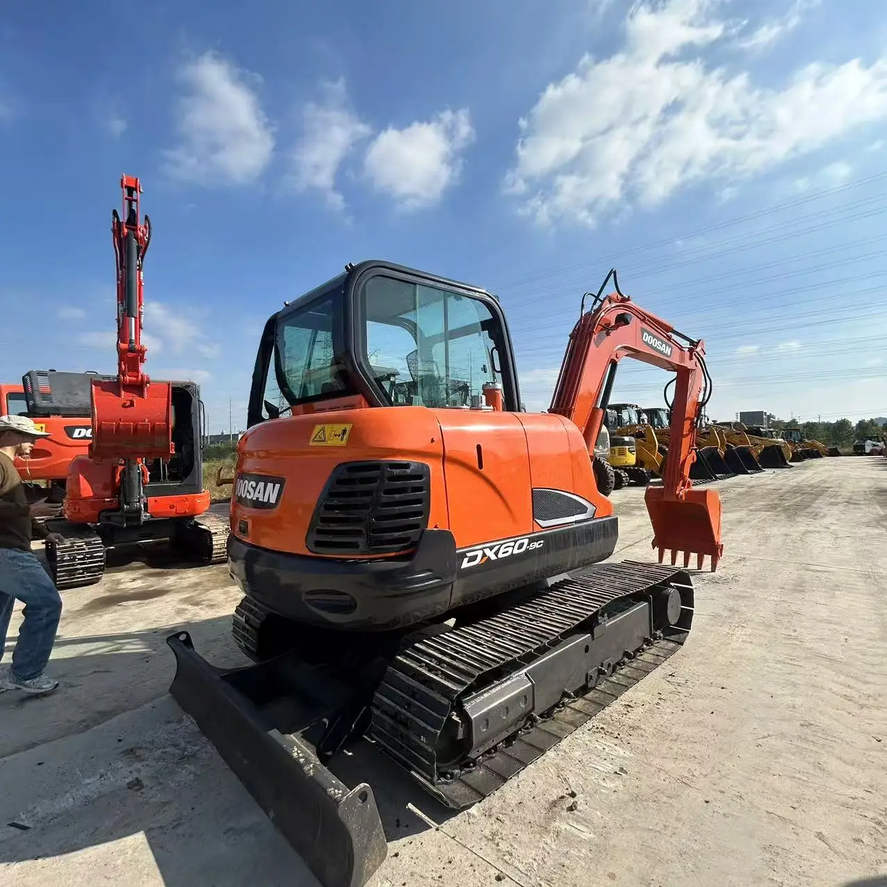 Top Quality Used Doosan DX60 Excavator with low Price used Doosan DX 60 Hydraulic Crawler Digger for Home Use cheap for sale