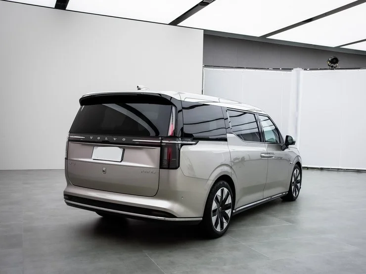 Luxury Pure Electric Car Volvo EM90 4 Wheel High Speed Large Size EV MPV