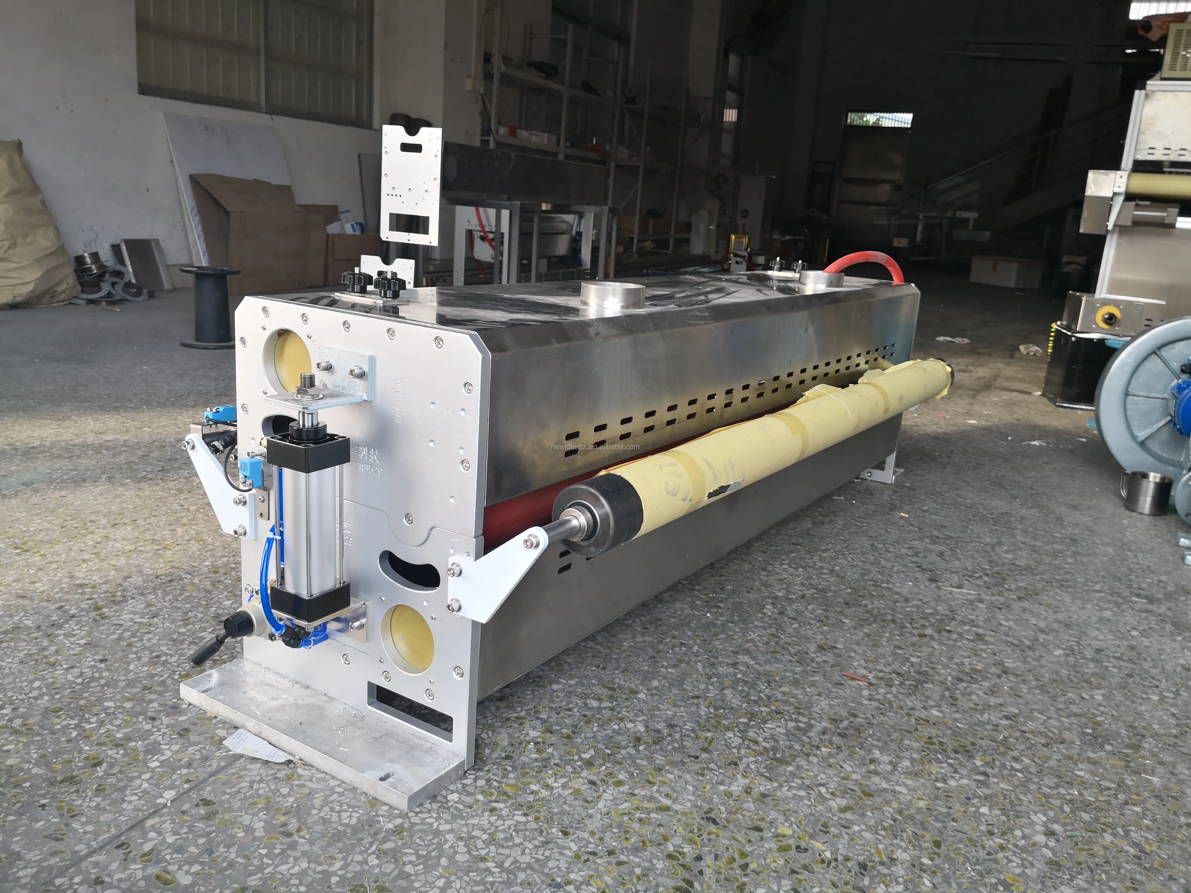 Corona treatment machine for Improve the hydrophilicity of the material surface and enhance the adhesion