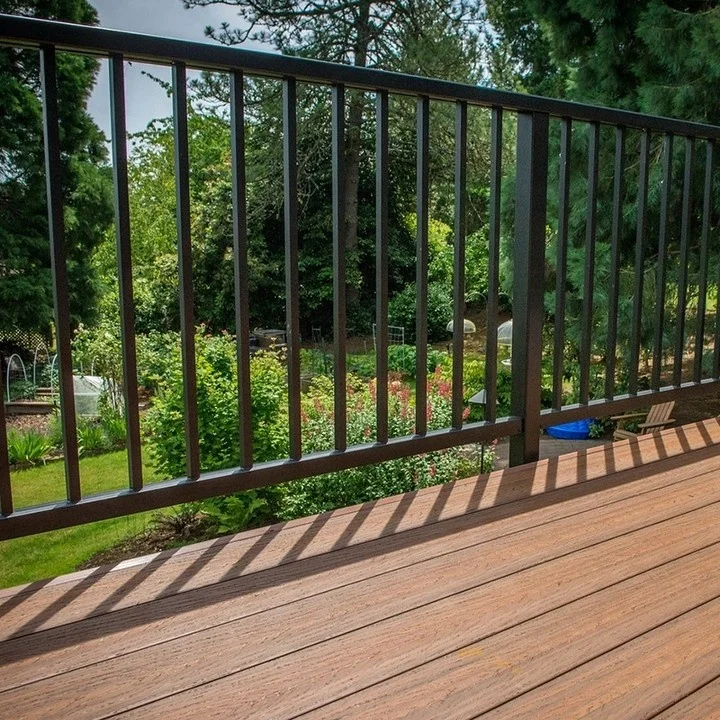 Hot Sale Flat Top Steel Fence Galvanized Steel Fence Panel Customized Steel Fence Posts