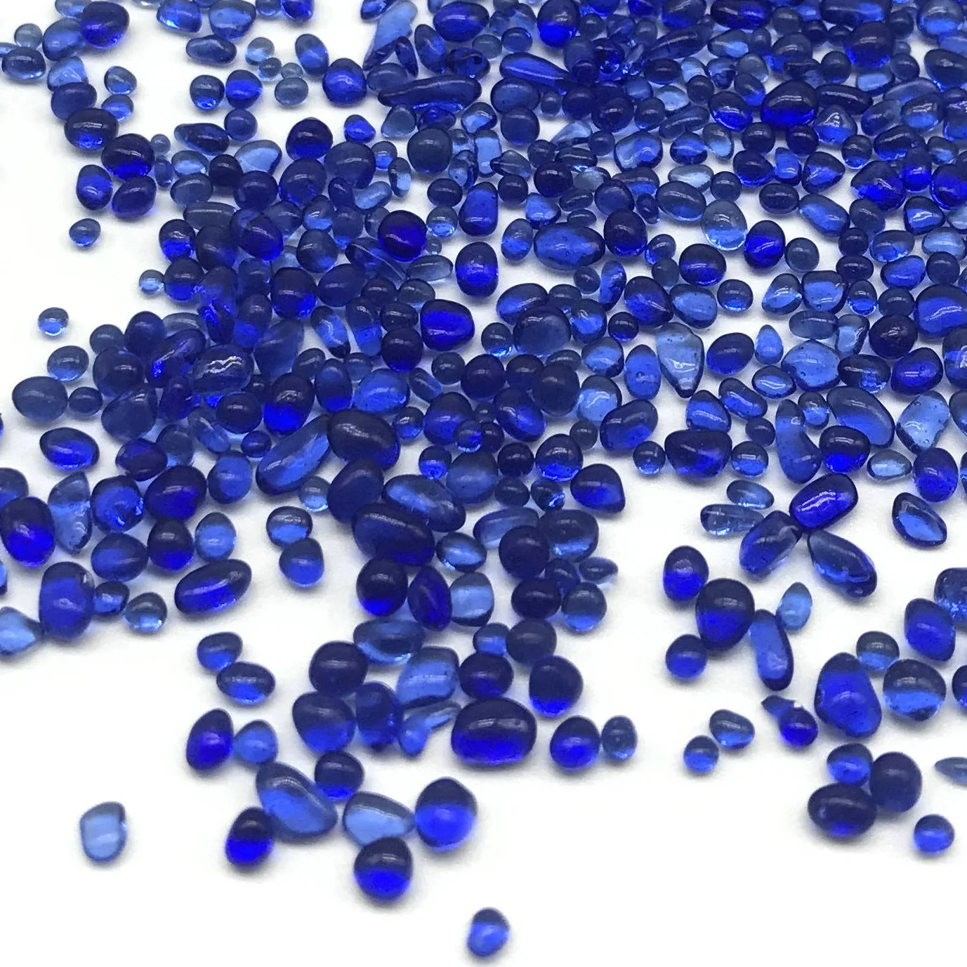 Заводская цена, 1-3 мм, кобальт, синий, неправильный стеклянный бисер, галька для внутренней отделки бассейна