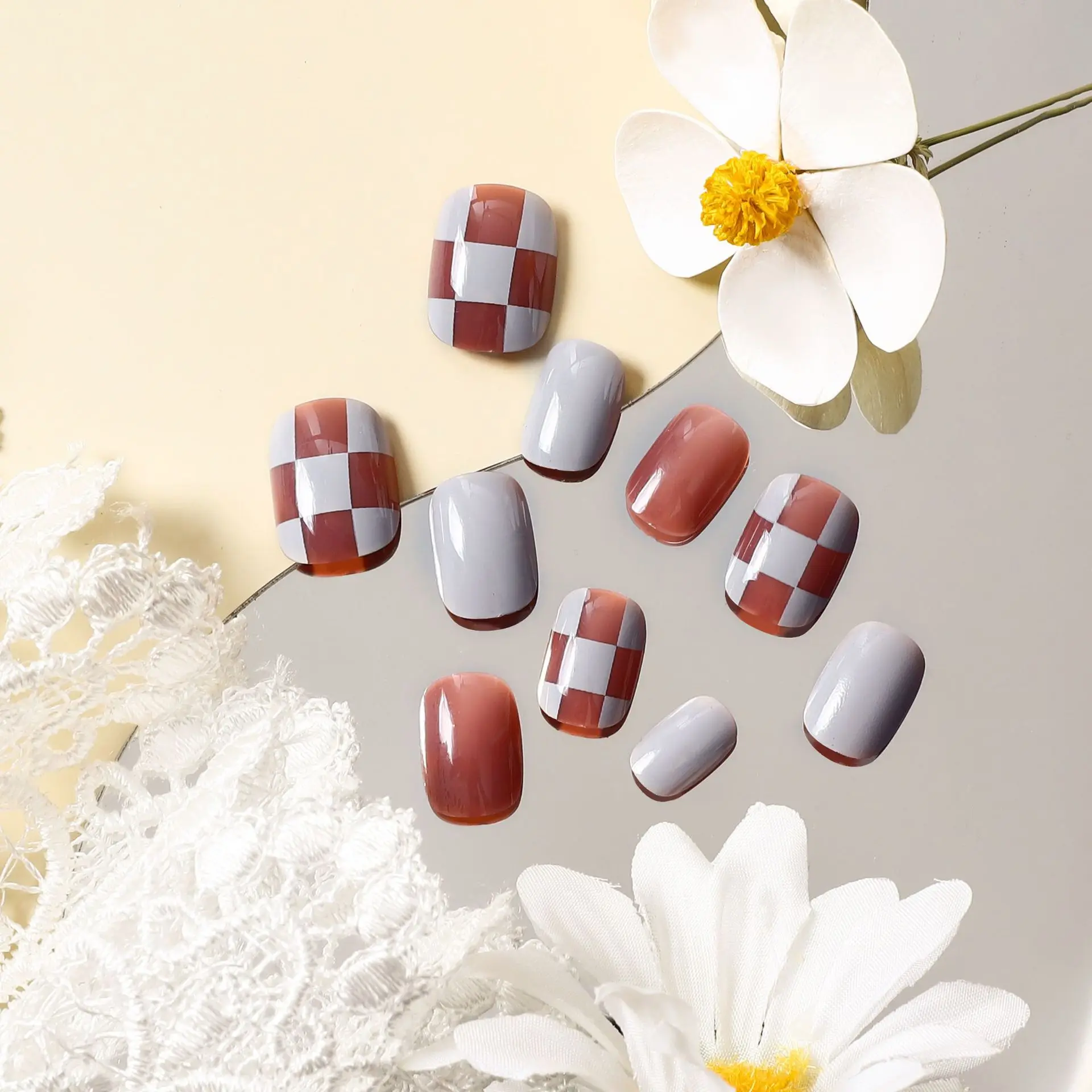 fake nails high quality  Pink and white checkerboard with false nails  Short false nails  Wholesale 24 pieces in box