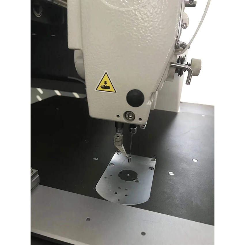 
A sewing machine that can fold jeans pocket automatically without ironing 