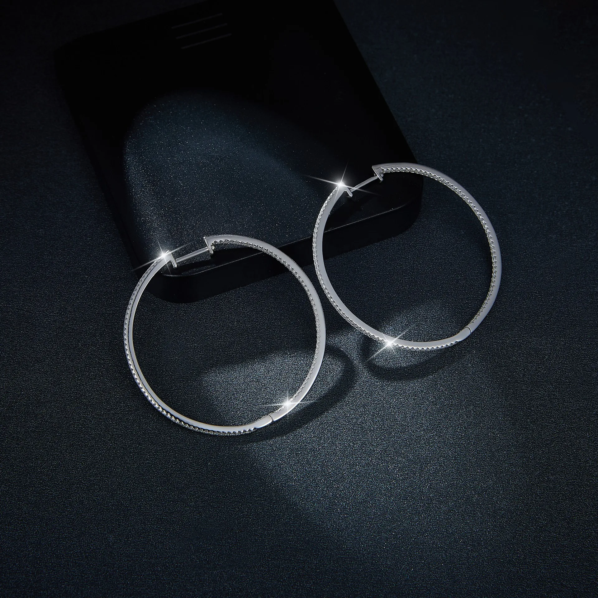 Custom 2024 Women Minimalism Large Huggie Hoop Earrings Fine Jewelry 925 Sterling Silver 50mm Fulled Diamond Moissanite Earrings