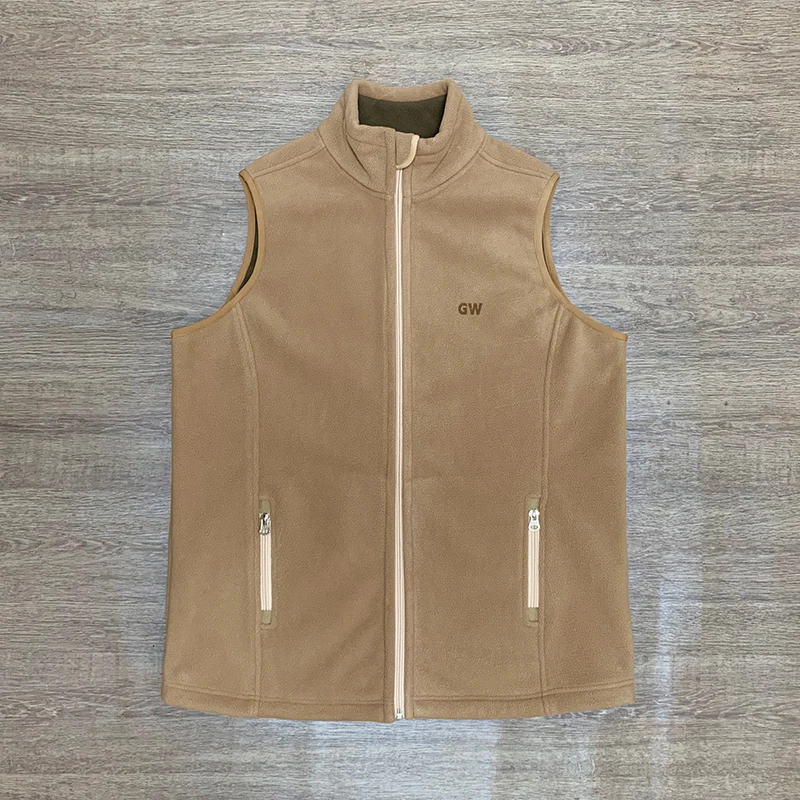 GINWEN Wholesale Hunting Vest Winter Men 100% Polar Fleece Fabric Zipper Closing Side Pockets Inside Cotton Check Lining