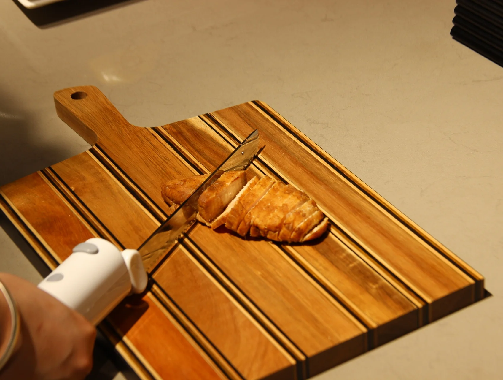 Customized Logo Jaggies Knife Sharp And Speedy Stainless Steel Cordless Electric Knife